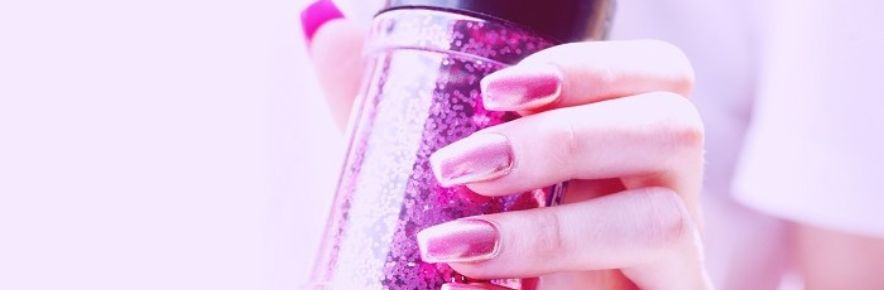 Zoom sur la tendance des ongles métalliques