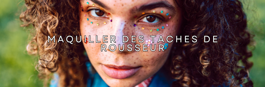 femme avec des tâches de rousseur, qui sourit