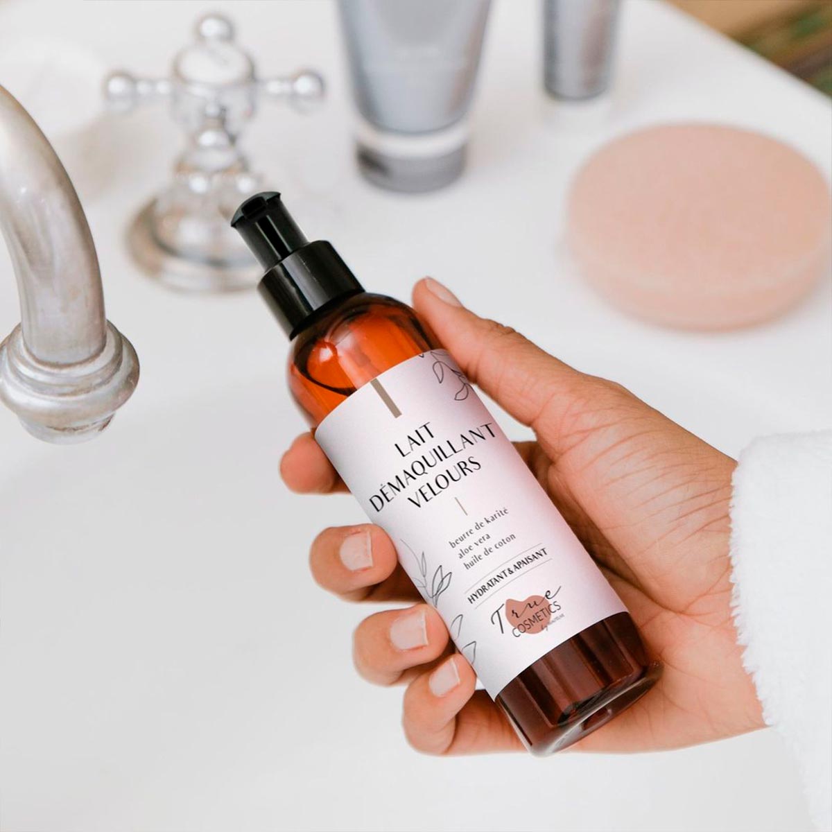 True Cosmetics Velvet Cleansing Milk