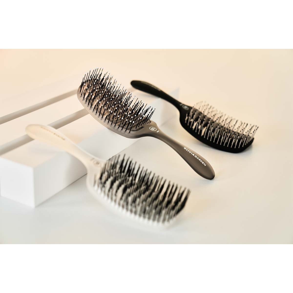 Essential Care Flex White Brush for Fine Hair