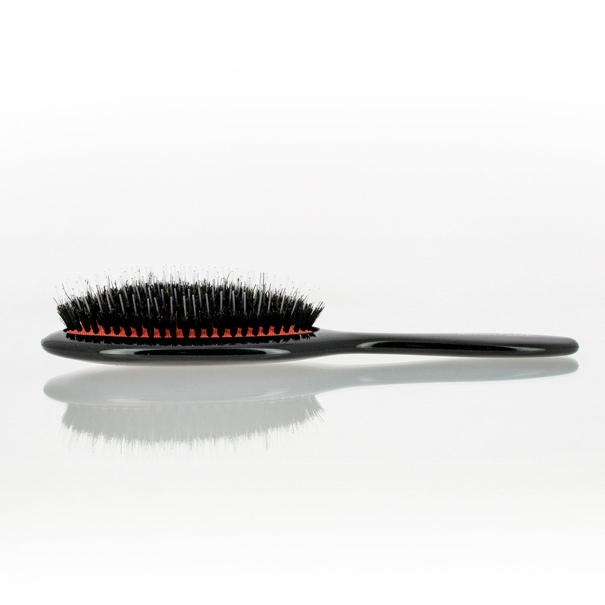 Brosse pneumatique avec poils mixtes